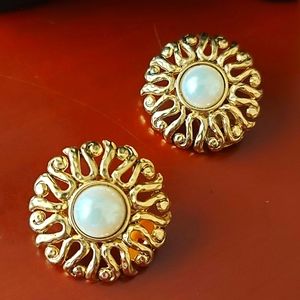 Alfred Sung vintage clip on earrings